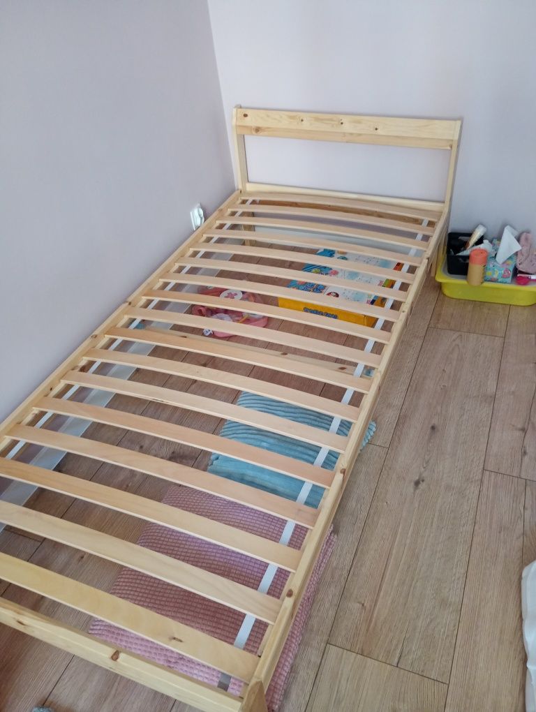 Łóżko ikea że stelażem 90x200 cm