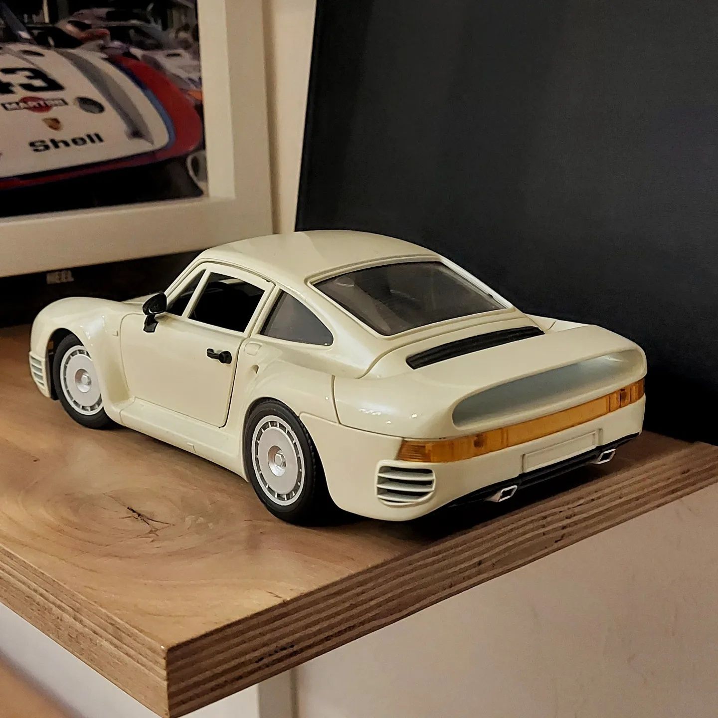 Вінтажна  модель 1:18 Porsche 959 Polistil