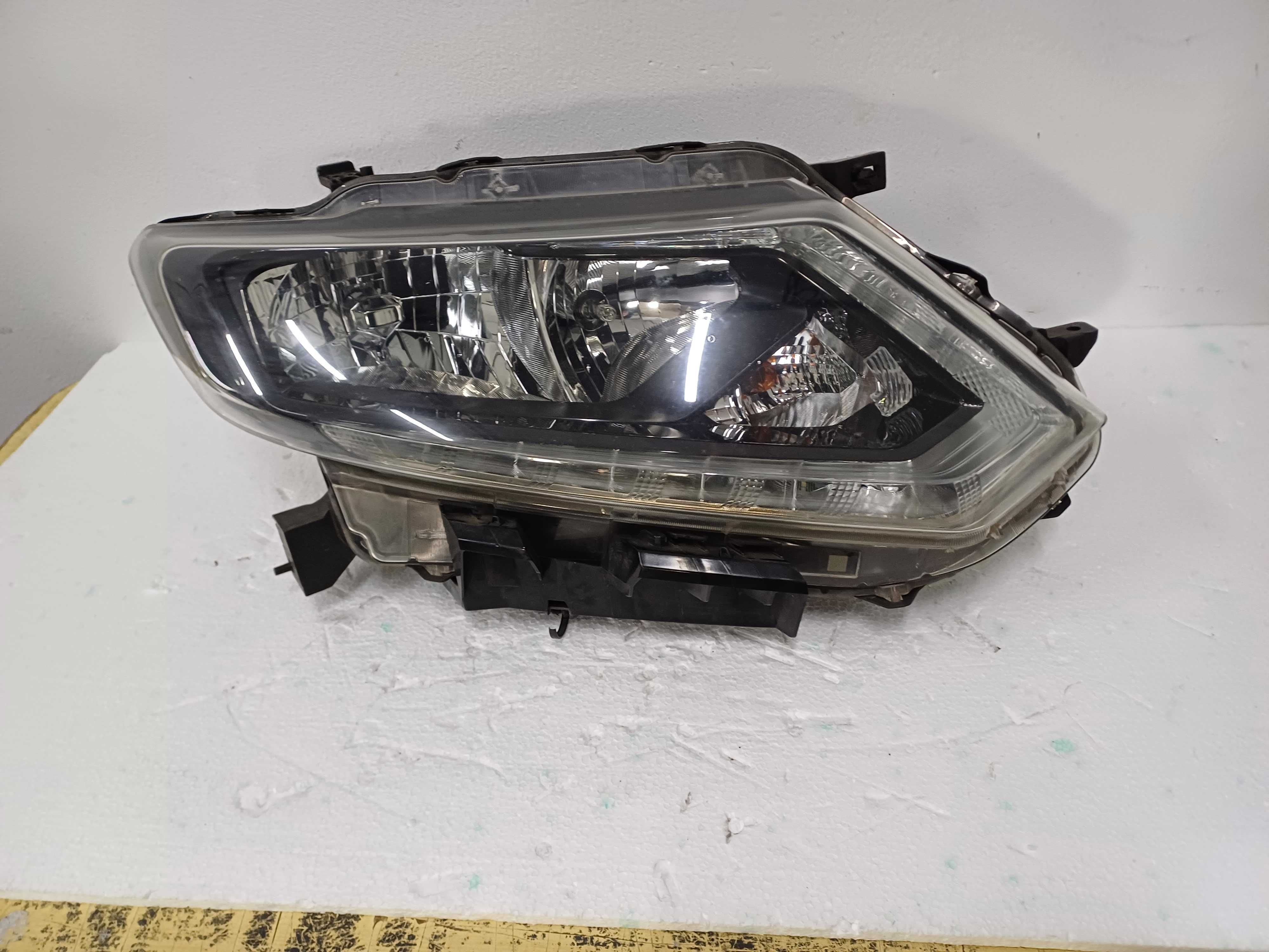 lampa prawa nissan x-trail t32 13-17