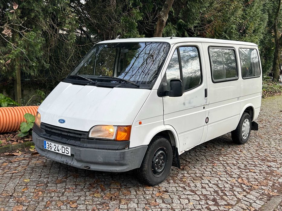 Ford Transit (9 Lugares) 2.5