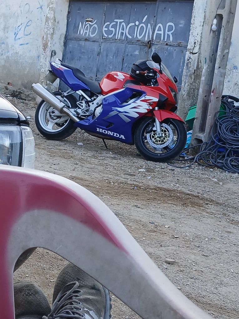 Cbr 600 f4 como nova
