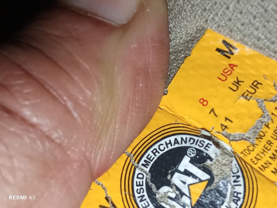 Sapatos cat em bom estado