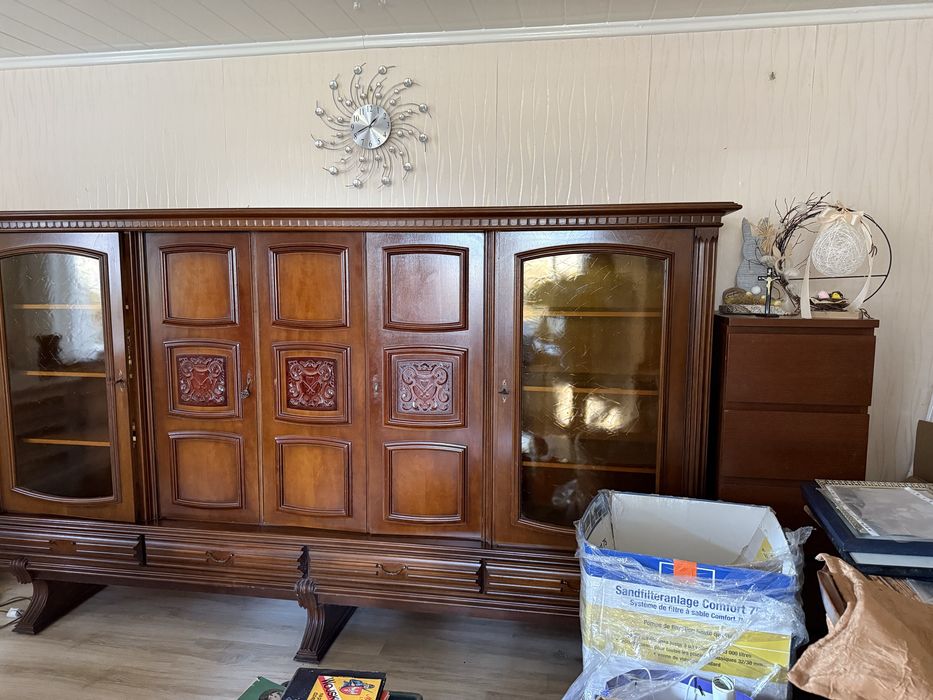 Stylowa, masywna meblościanka z witrynami – stan bardzo dobry