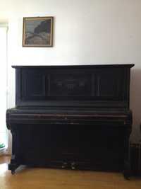 Pianino firmy Cottbus Pianohaus (wilh. Niendorf) z metalową płytą