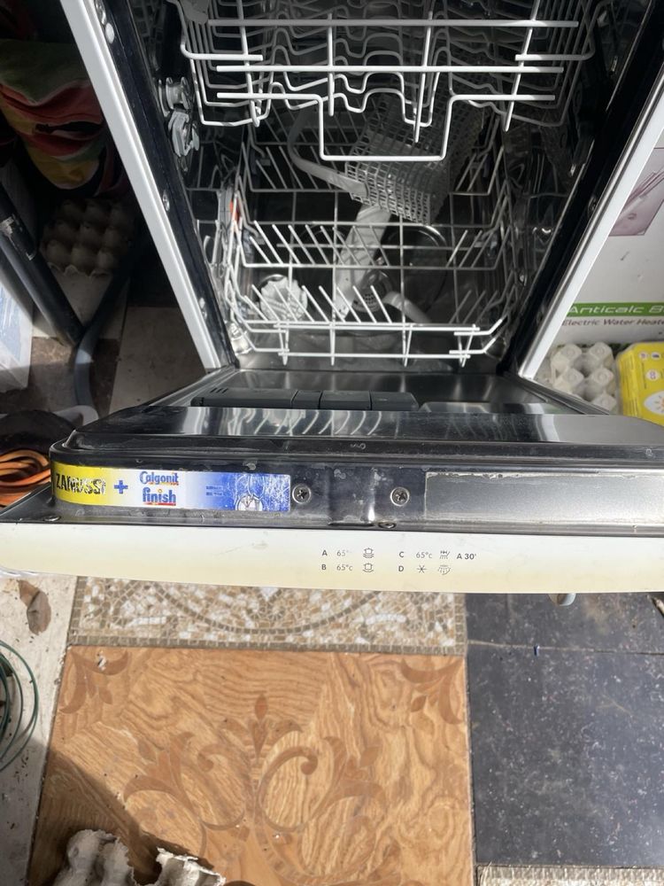 Посудомийна машина Zanissi DA4541