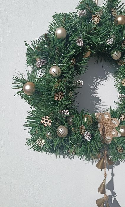 Wieniec Bożonarodzeniowy 45 Cm Na Drzwi Złoty Dzwonki Rękodzieło