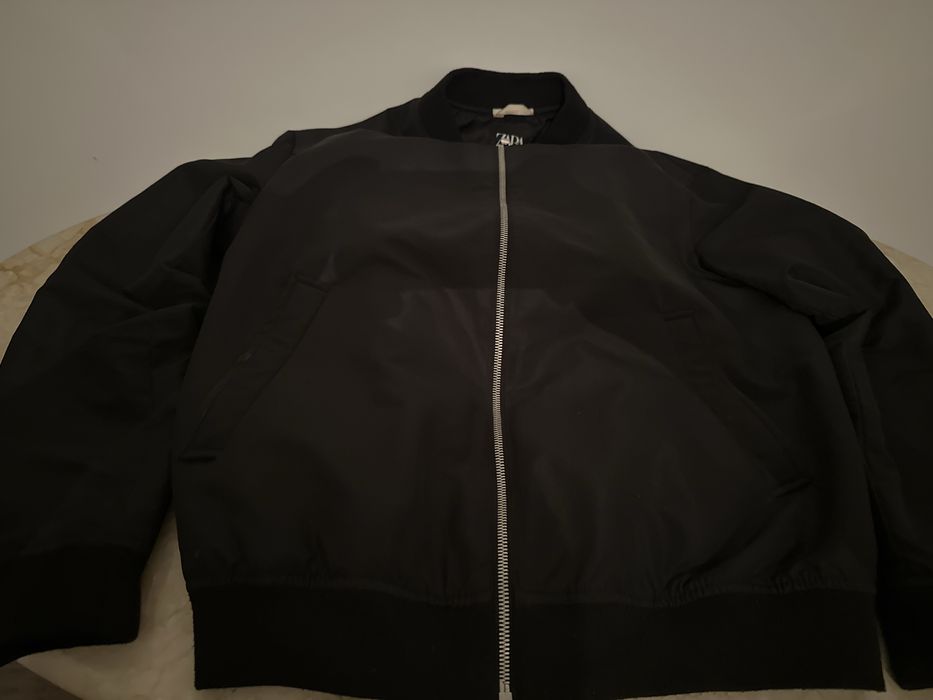 Продам бомбер zara