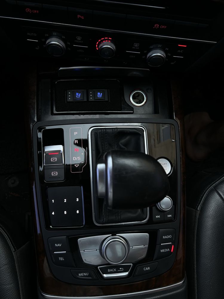 Audi a6c7 2014 3.0TDI quattro (торг біля капоту)