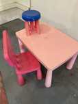 Mesa pequena de criança