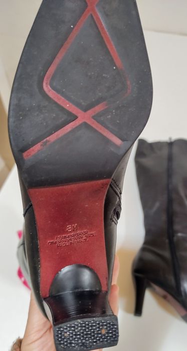 Botas pretas em pele (marca Winslow), muito bom estado (tamanho 39)