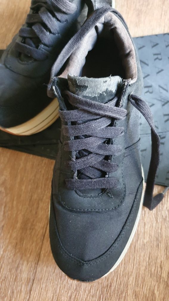 Кроссовки бренда Zara