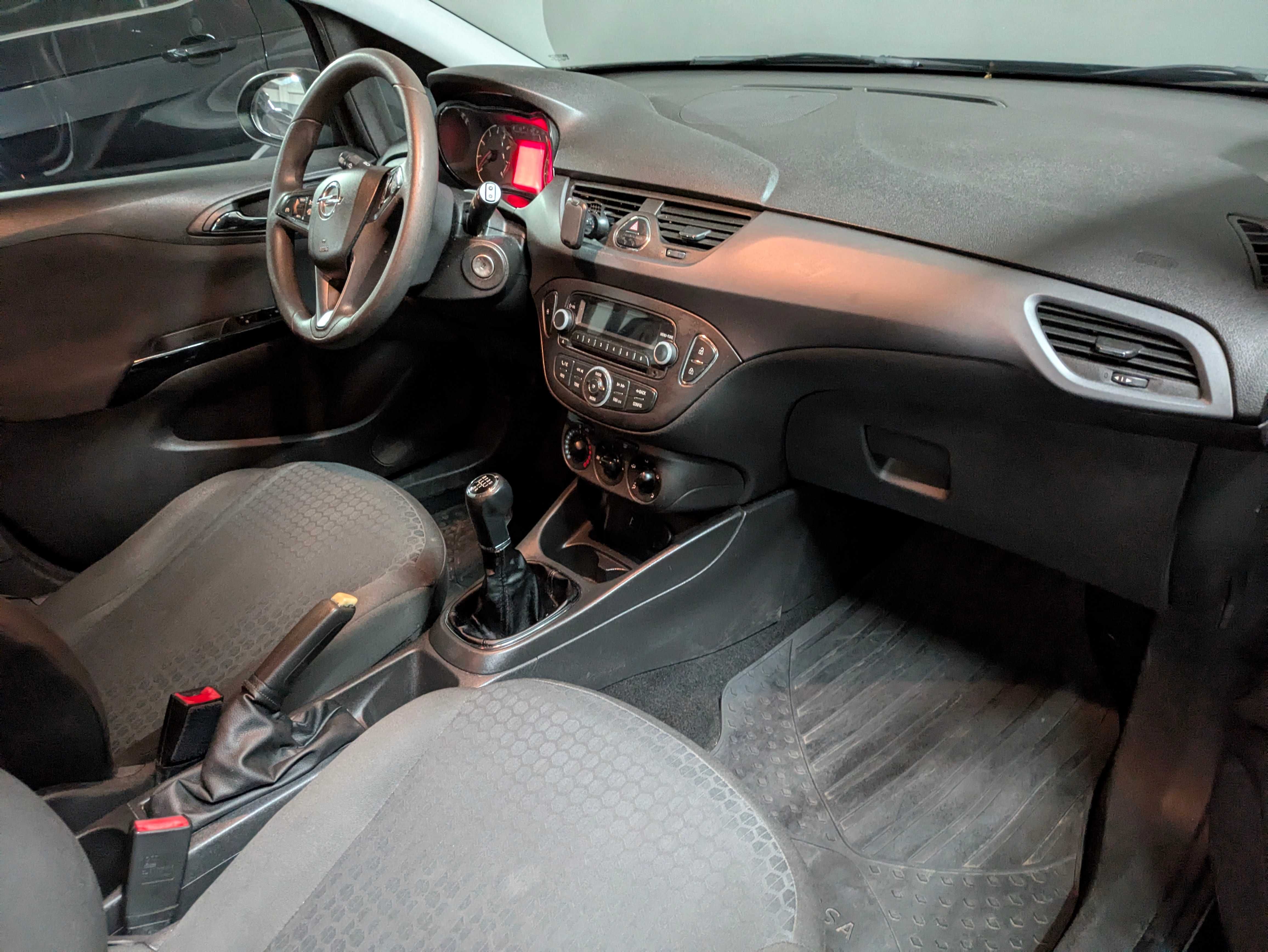 Opel Corsa 2015 em muito bom estado