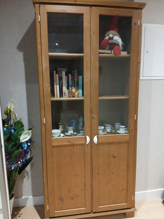 armário estante com vitrina