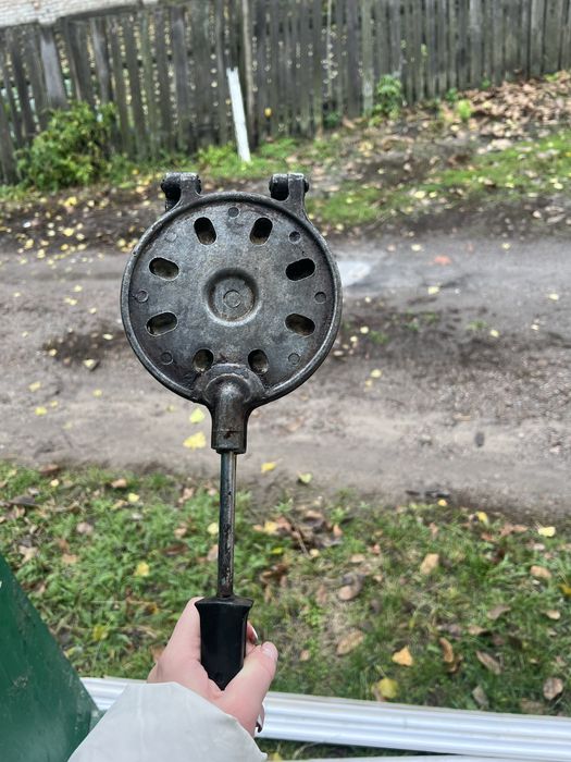 Горішниця форма металева чугунна