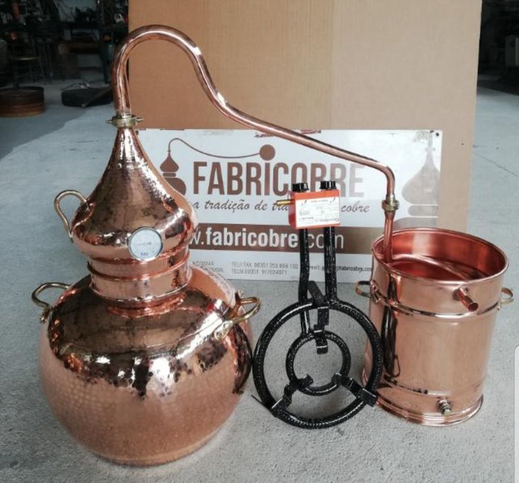 Alambique tradicional com termómetro