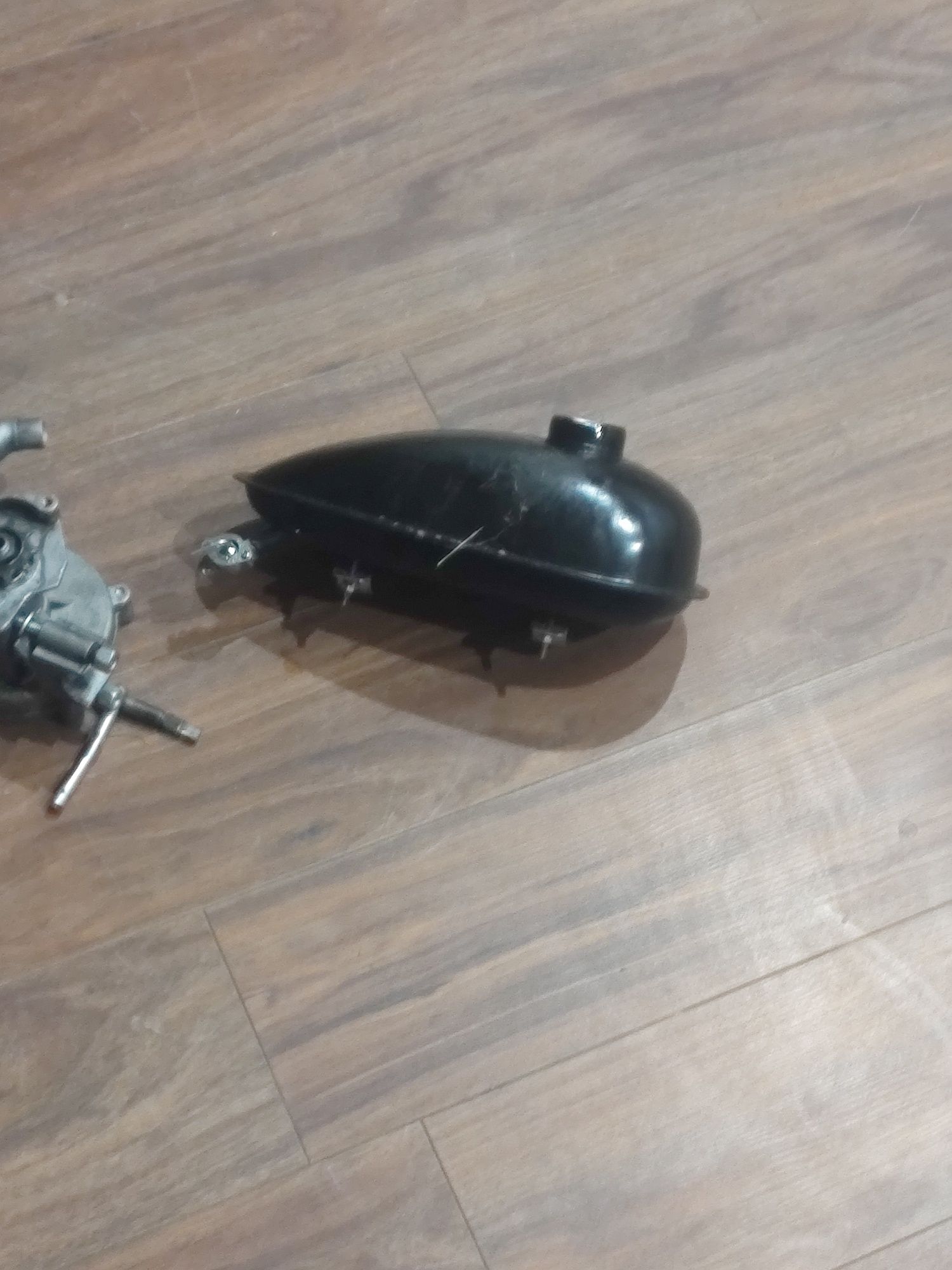 Mam do sprzedania silnik spalinowy pojemność 80cc