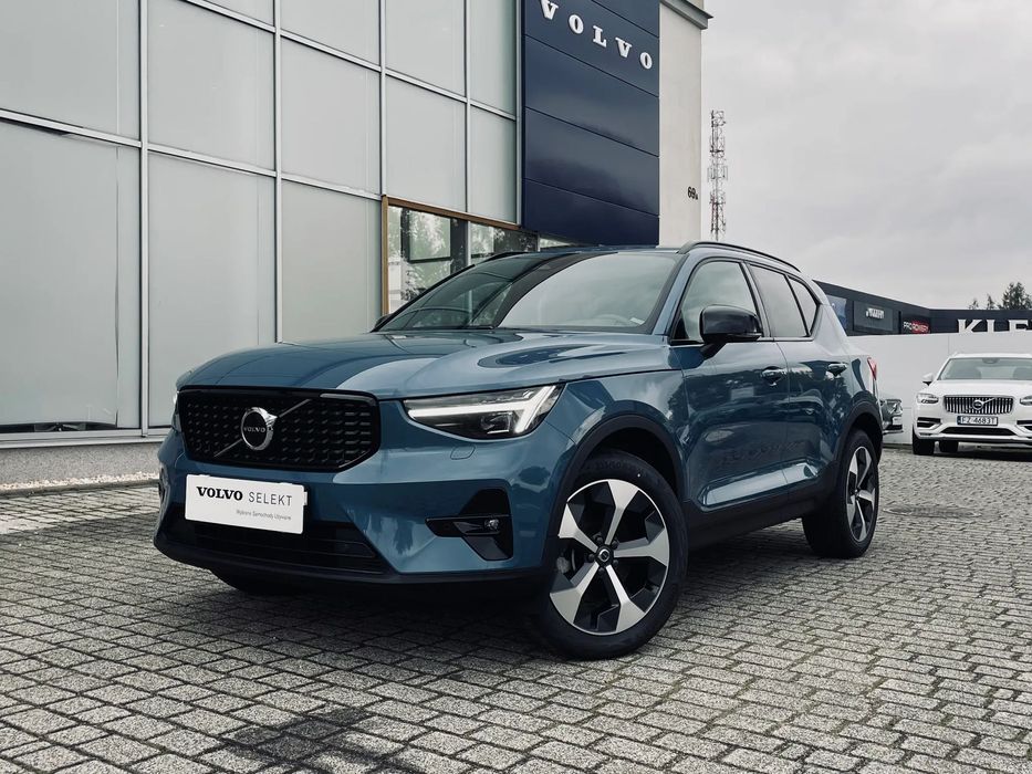 Volvo XC 40 B4 197KM PLUS DARK *BLIS*ACC*HarmanKardon*PixelLed*FV23%