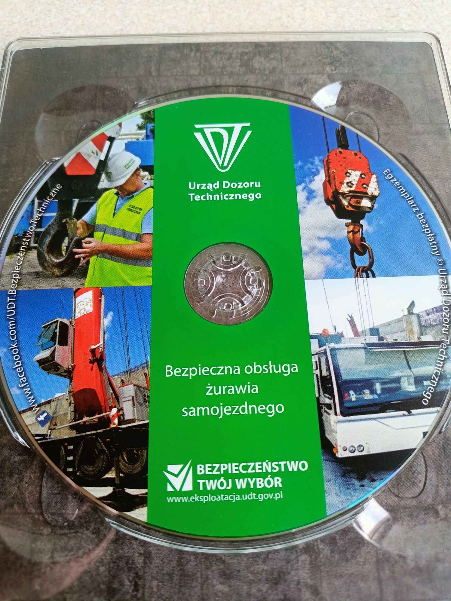 DVD UDT Bezpieczna obsługa żurawi wieżowych, samojezdnych, przenośnych