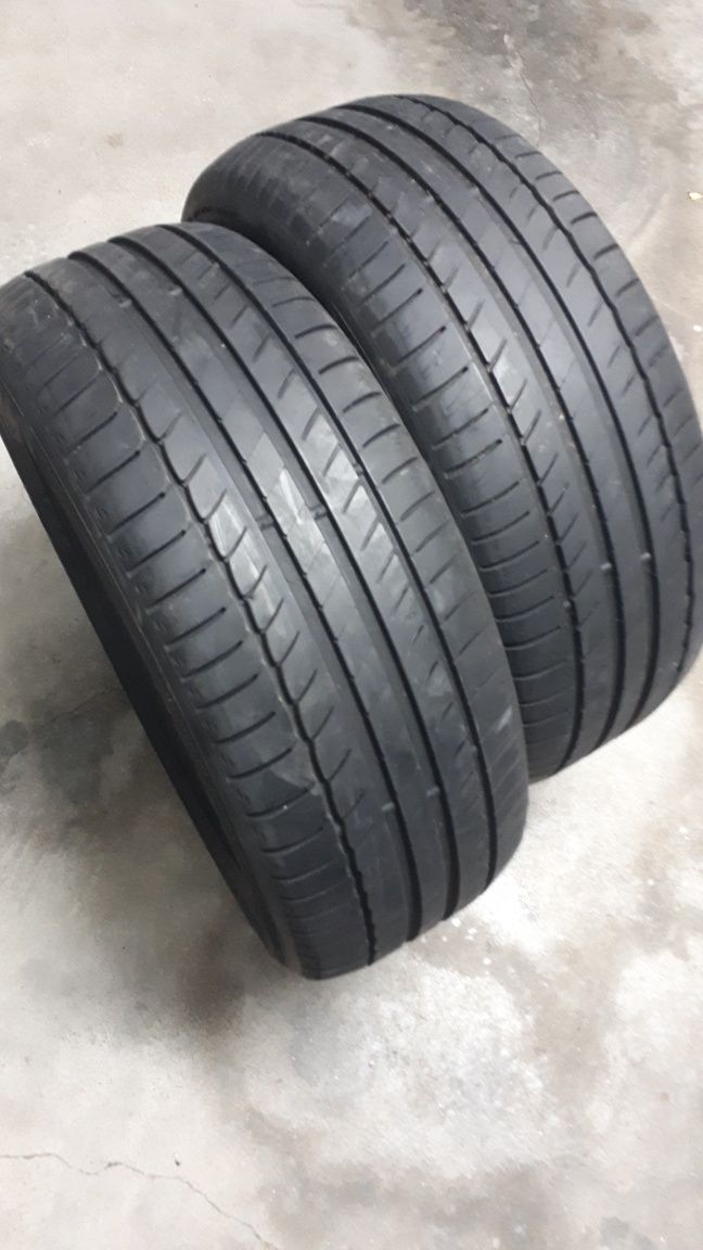 Dois pneus semi-novos 215/55 16 97W Michelin Primacy HP