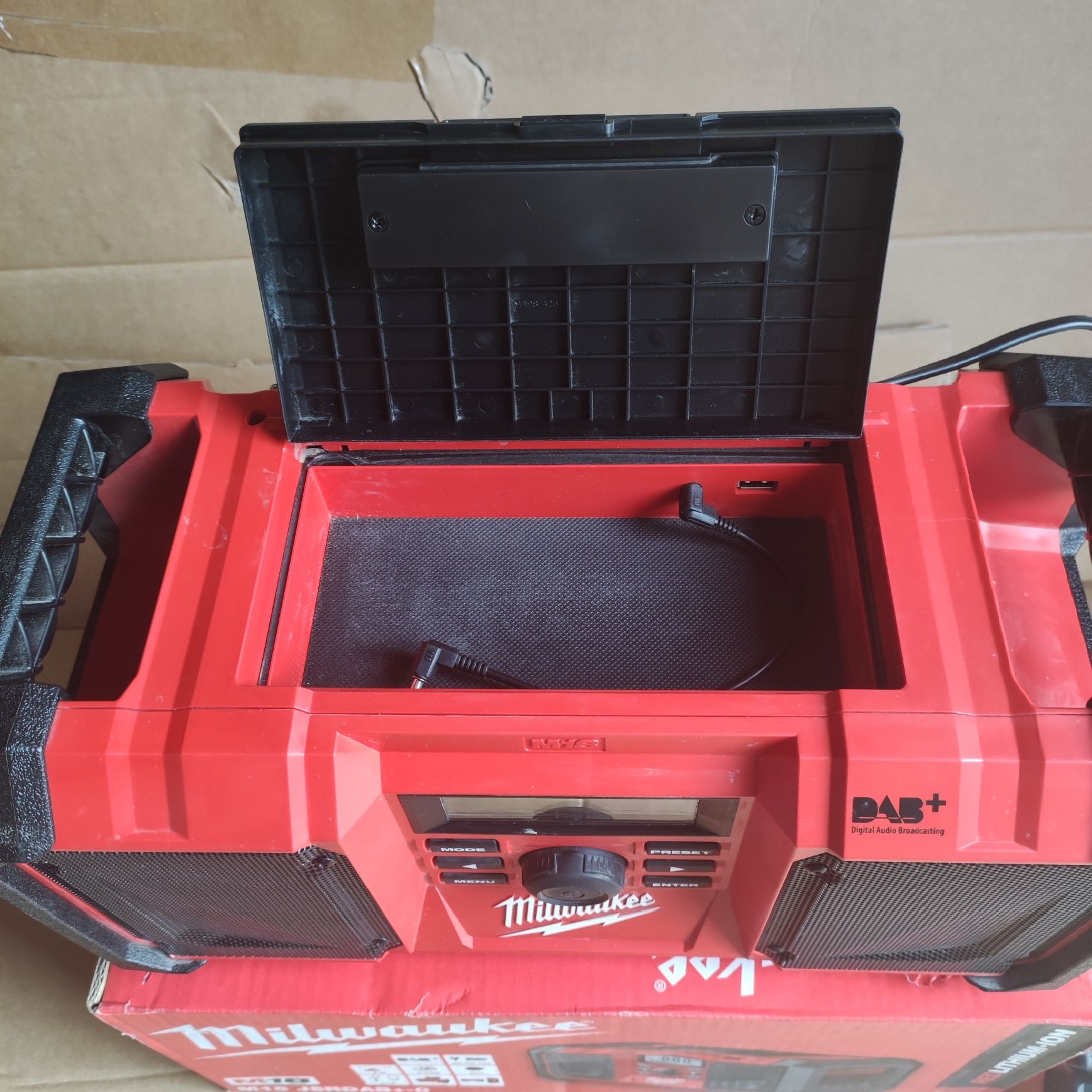 Radio budowlane Milwaukee M18JSRDAB+-0