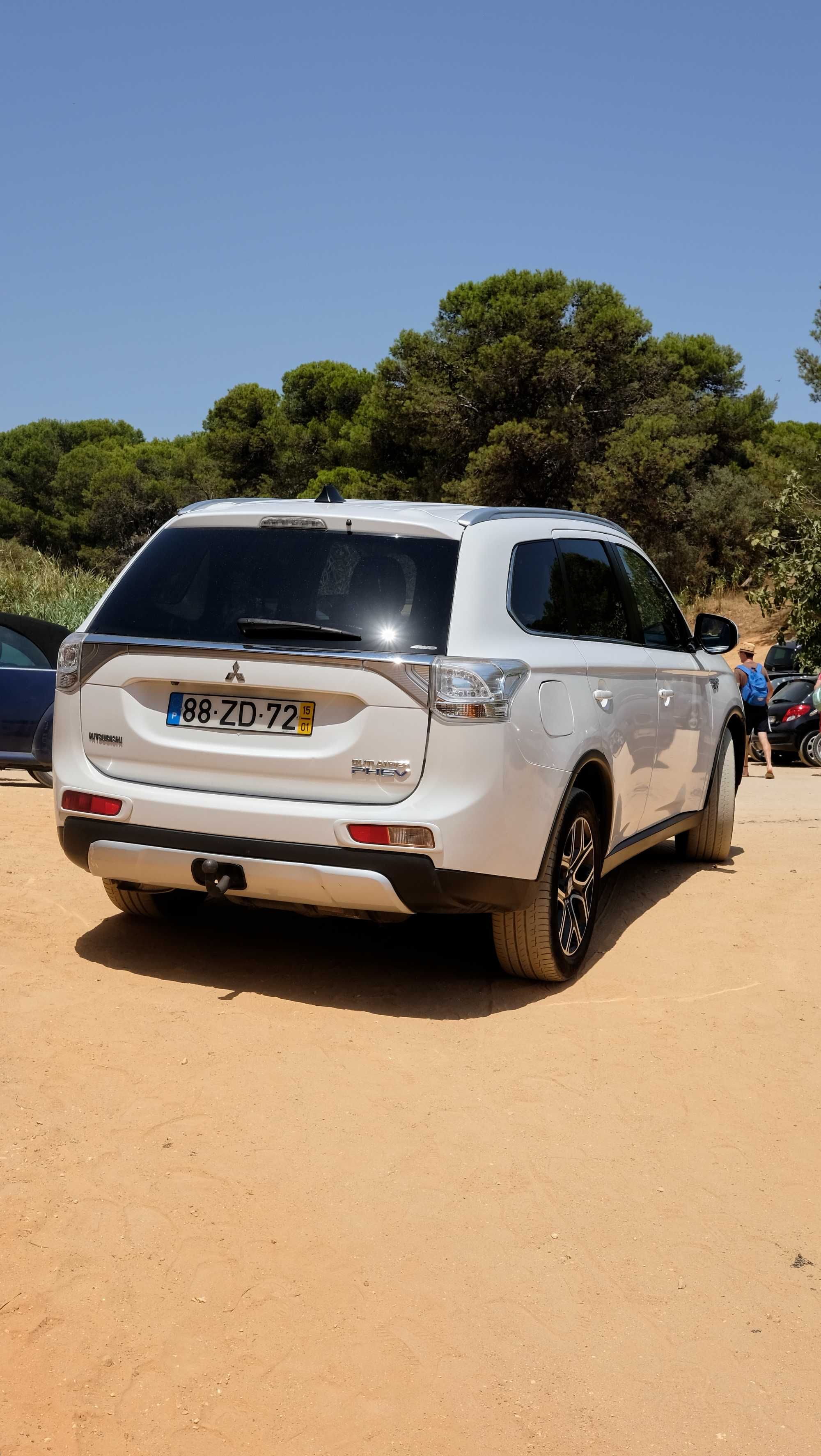 Outlander PHEV 2015 | Híbrido Plug-in | Gasolina + GPL + Elétrico