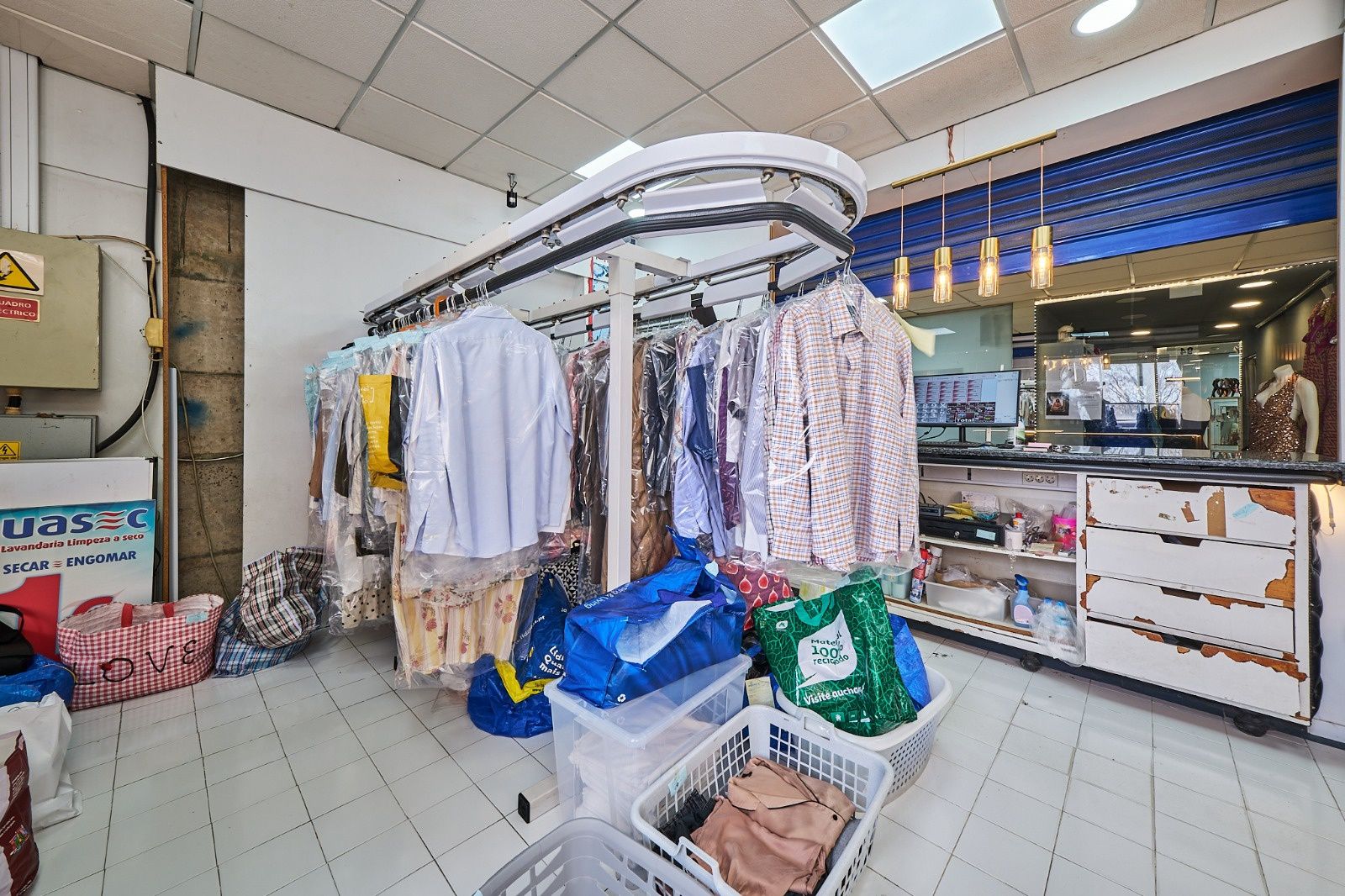 Oportunidade única – Venda de equipamentos de lavandaria / Engomadoria