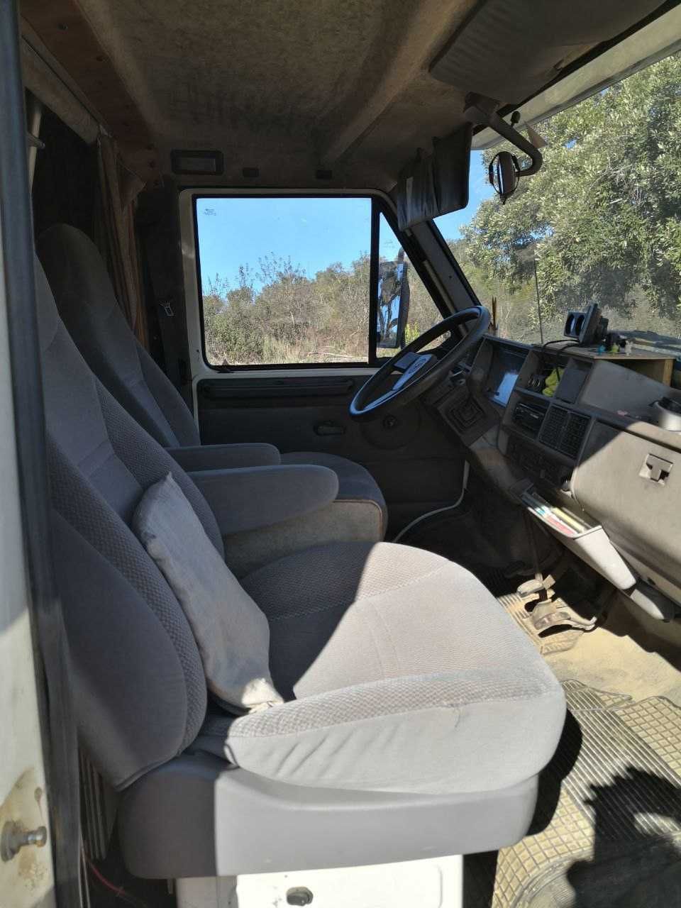 Autocaravana Hymer - espaçoso e confortável - com muitas peças novas