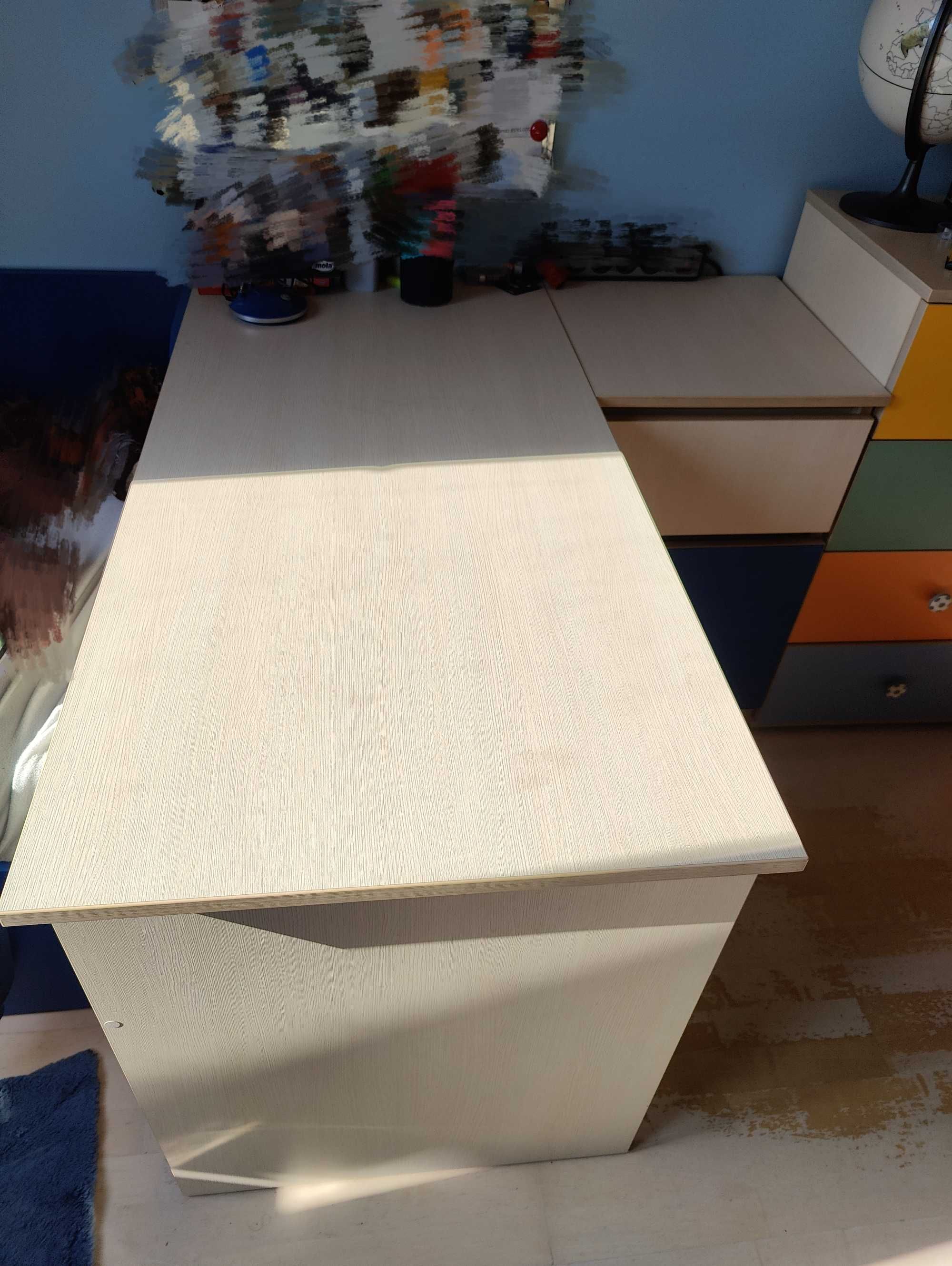 Zestaw mebli dziecięcych (łóżko i biurko)