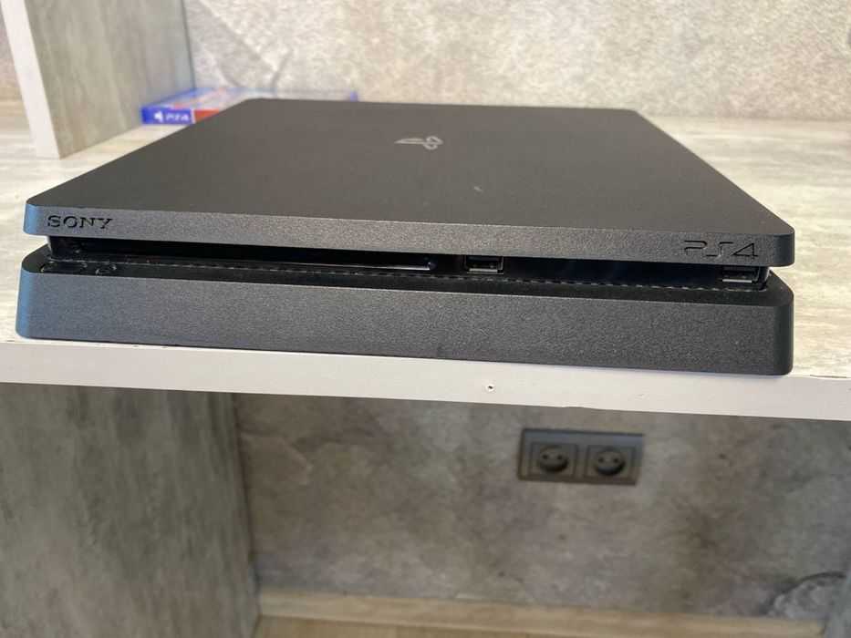 Playstation 4 slim два диска в подарок