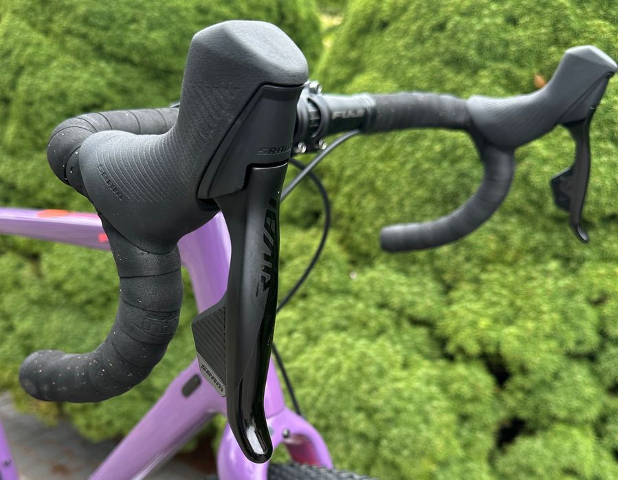 nowy Fuji Jari CX na Sram Rival AXS