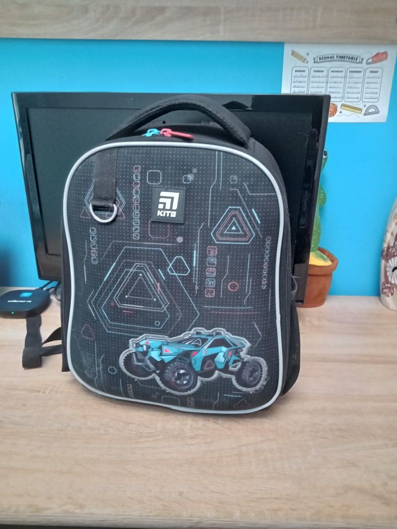 Продам шкільний рюкзак Kite