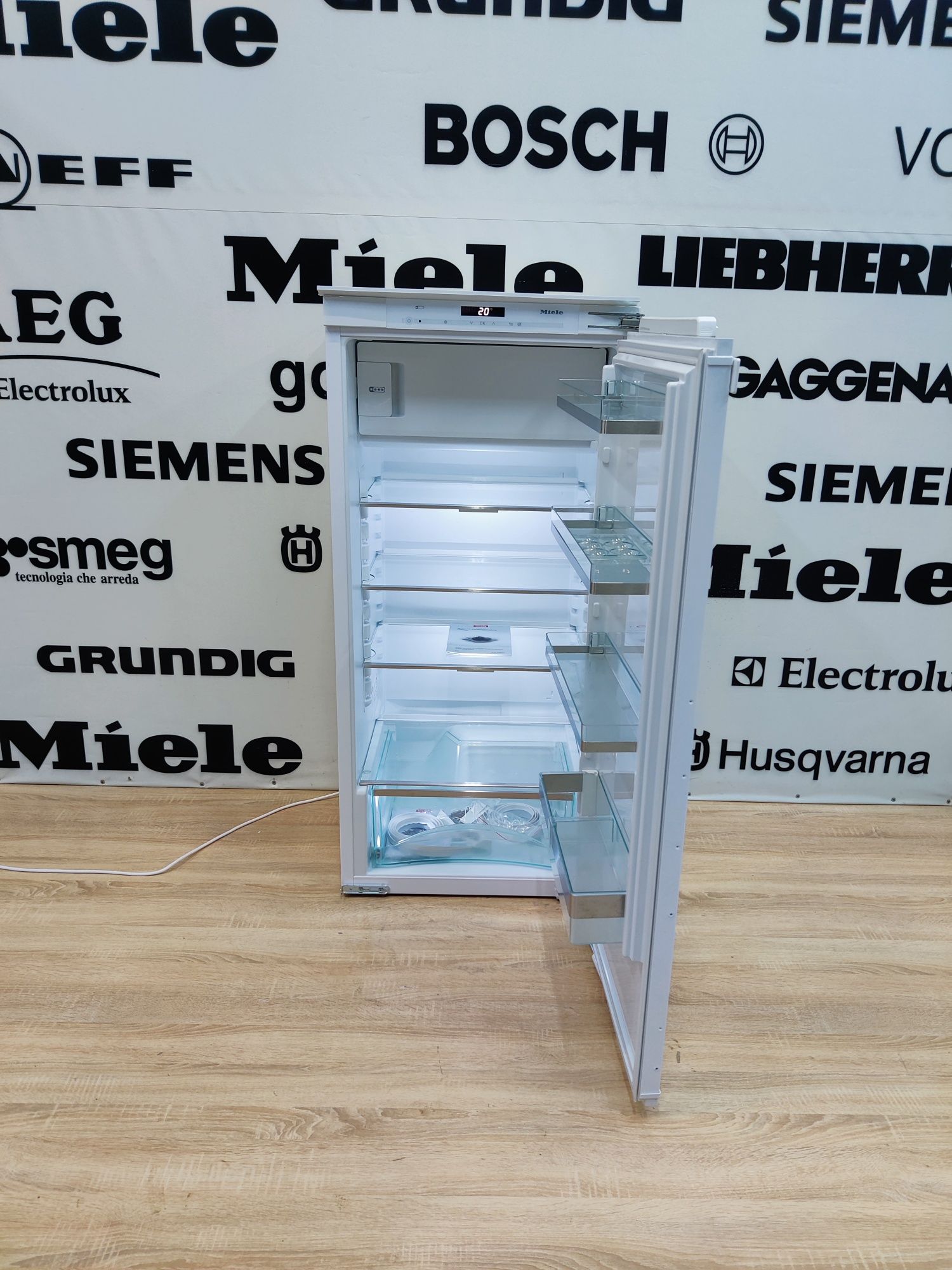 MIELE™ K3444iF. Встраиваемый сенсорный холодильник. Made in Germany