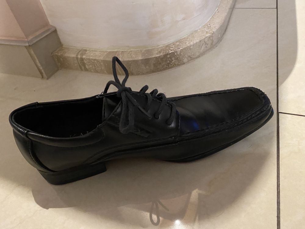 Eleganckie buty chłopięce