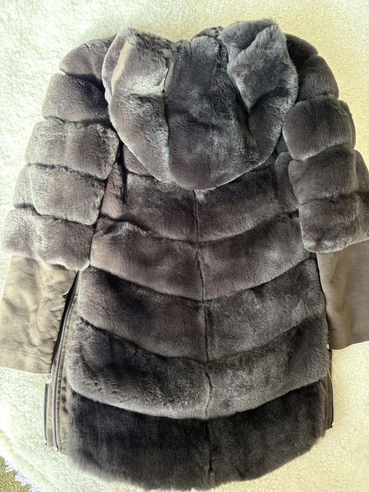 Шуба з натурального хутра шиншилки. Колір шоколад. Розмір 42