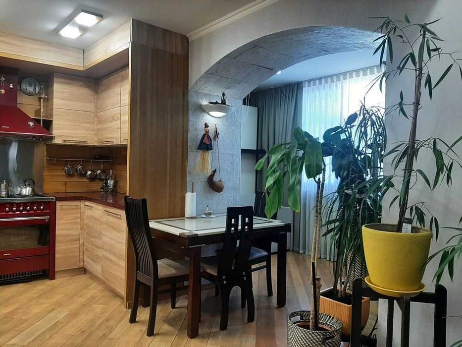 Продам двокімнатну квартиру  пр-т Шевченка 7А м. Вишгород ремонт меблі