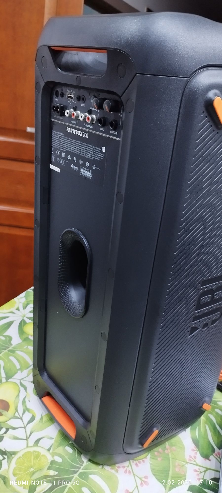 Jbl Partybox 200.