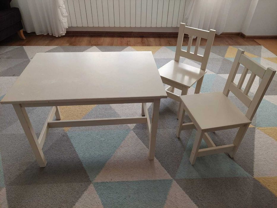 Stolik  z krzesełkami PINIO do pokoju dziecięcego