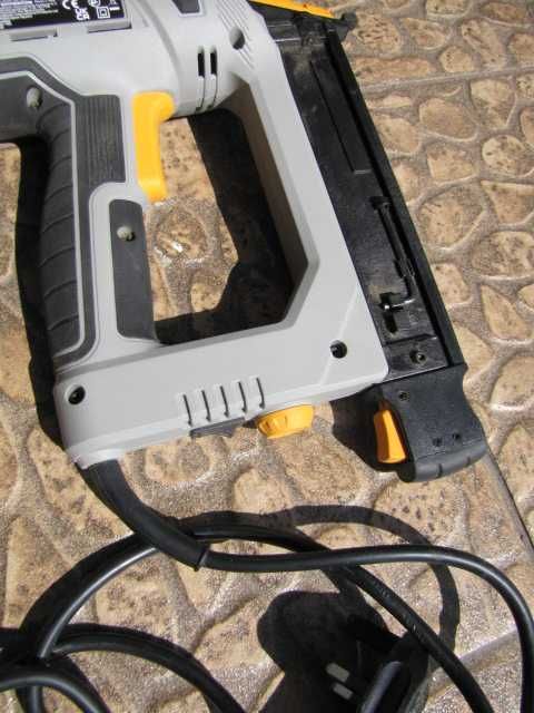 Titan gwożdziarka sieciowa 2100W TTB961NAL PISTOLET ELEKTRYCZNY 30MM