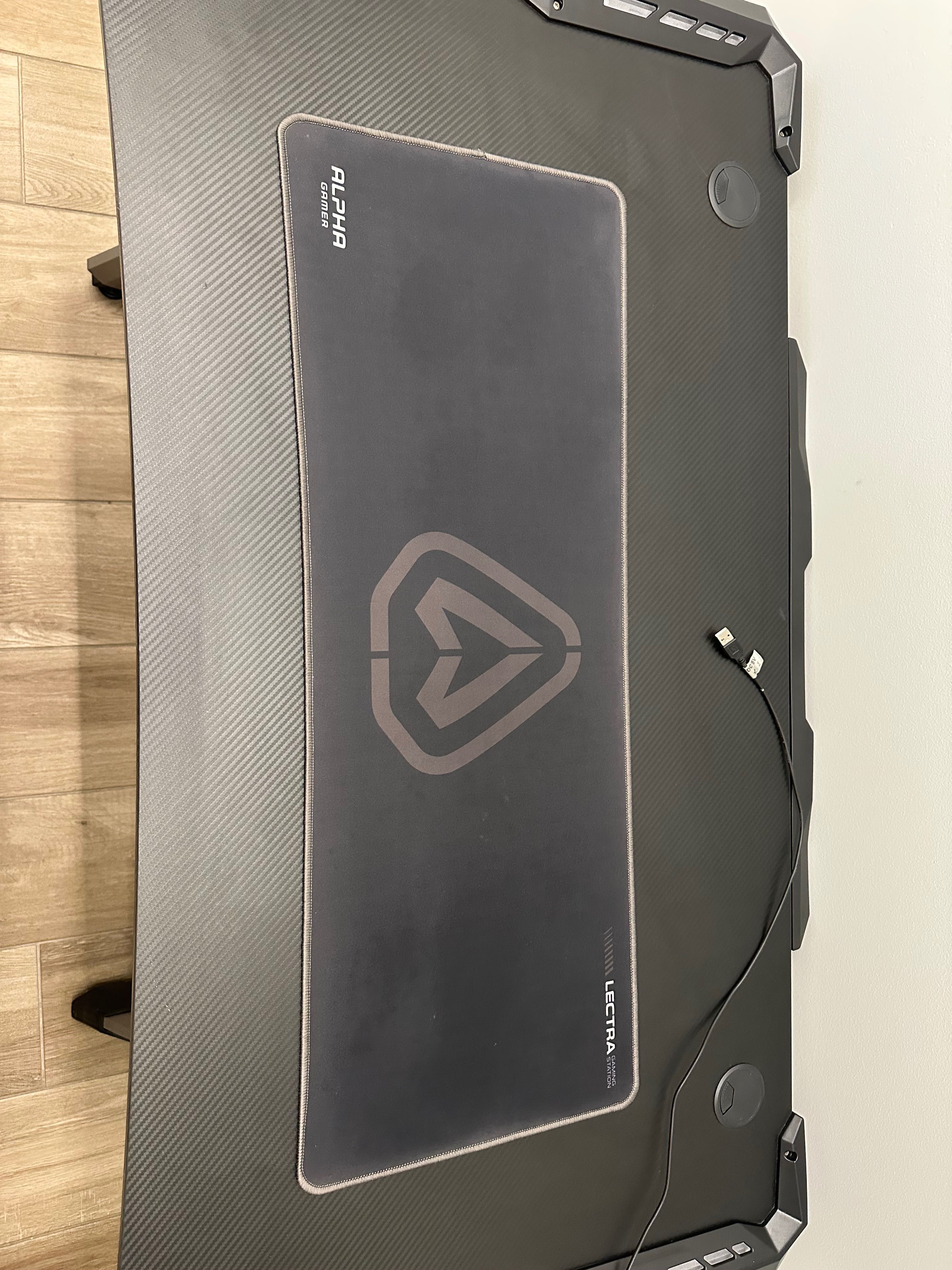 Secretária Gaming RGB da Alpha Gamer