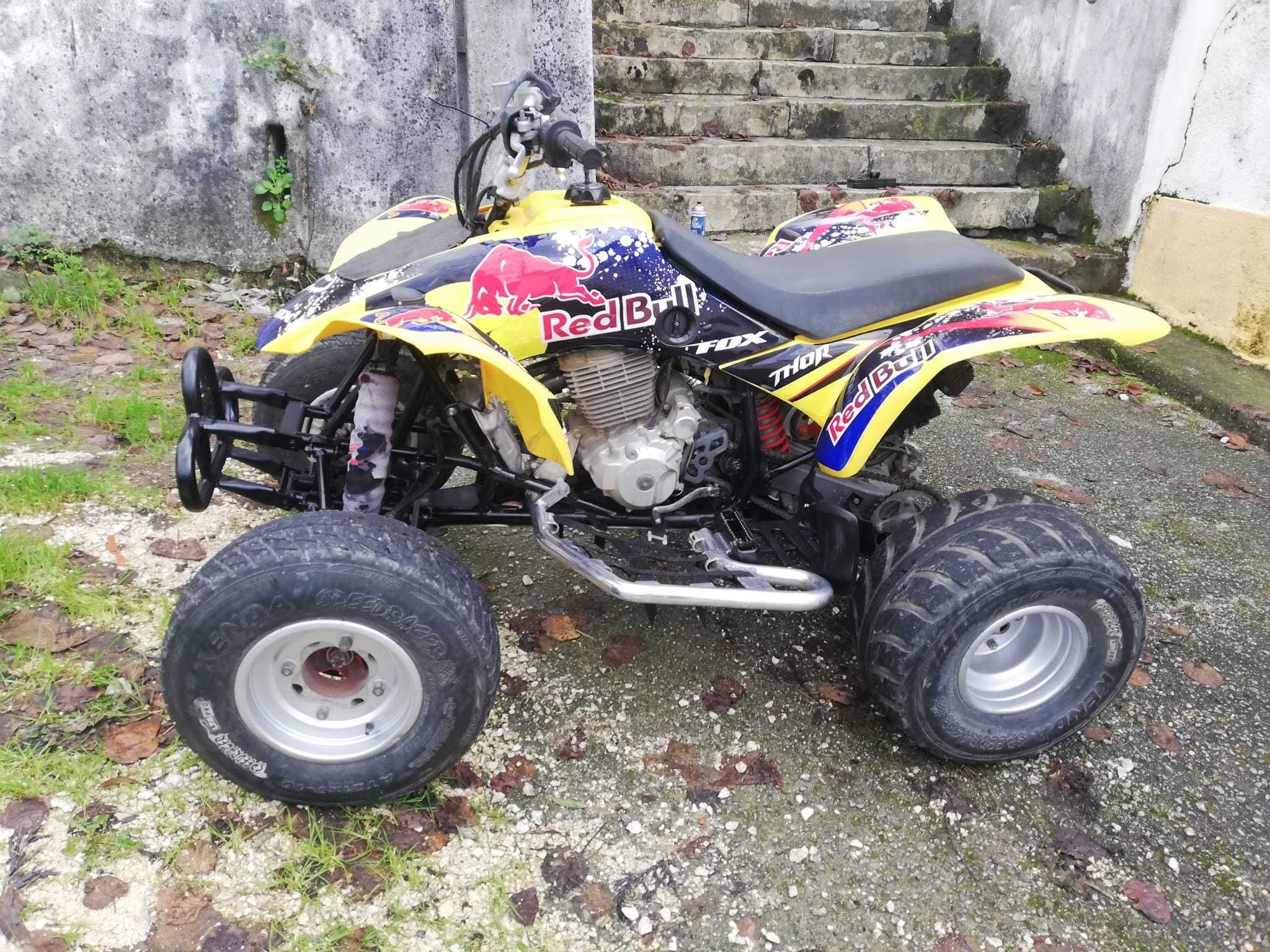 MOTO 4  Honda TRX 400, em bom estado.