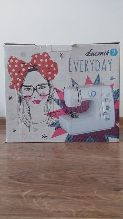 Maszyna do szycia Łucznik Everyday - jak nowa + zestaw nici