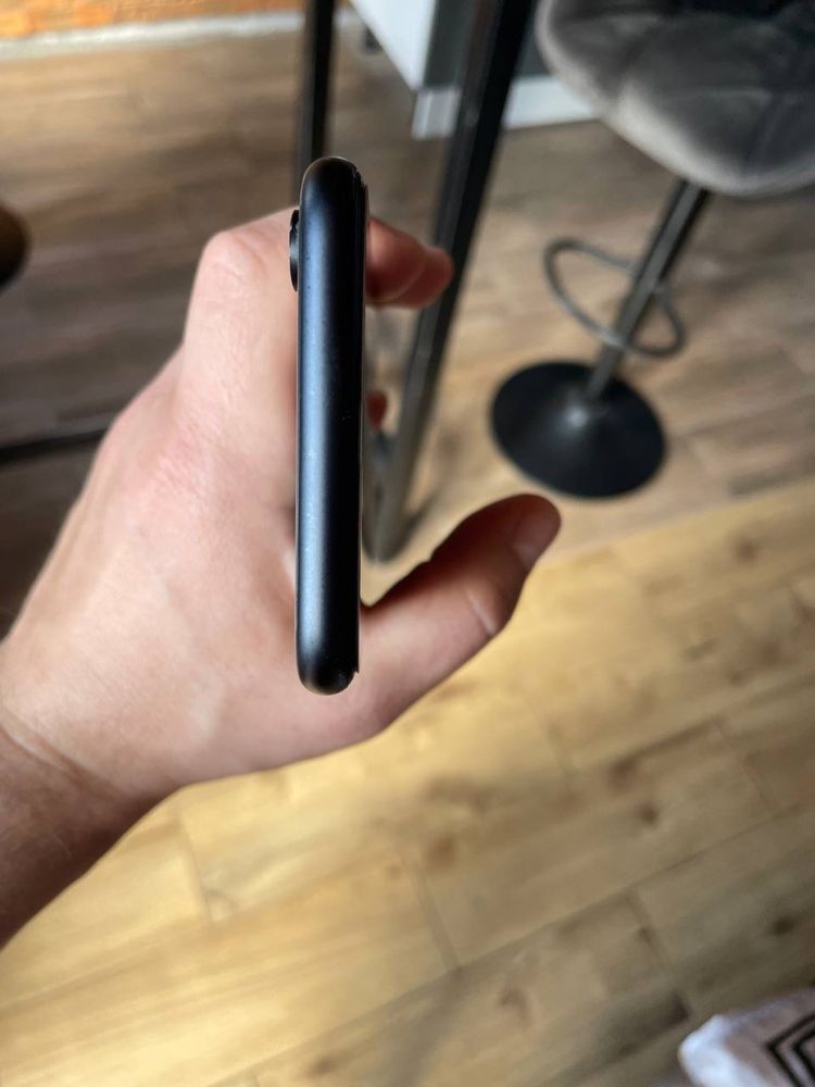 Продам IPhone XR 64 gb