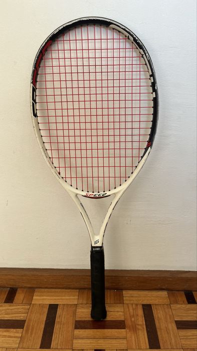 Vendo Raquete de tenis, em nom estado. Marca Head.