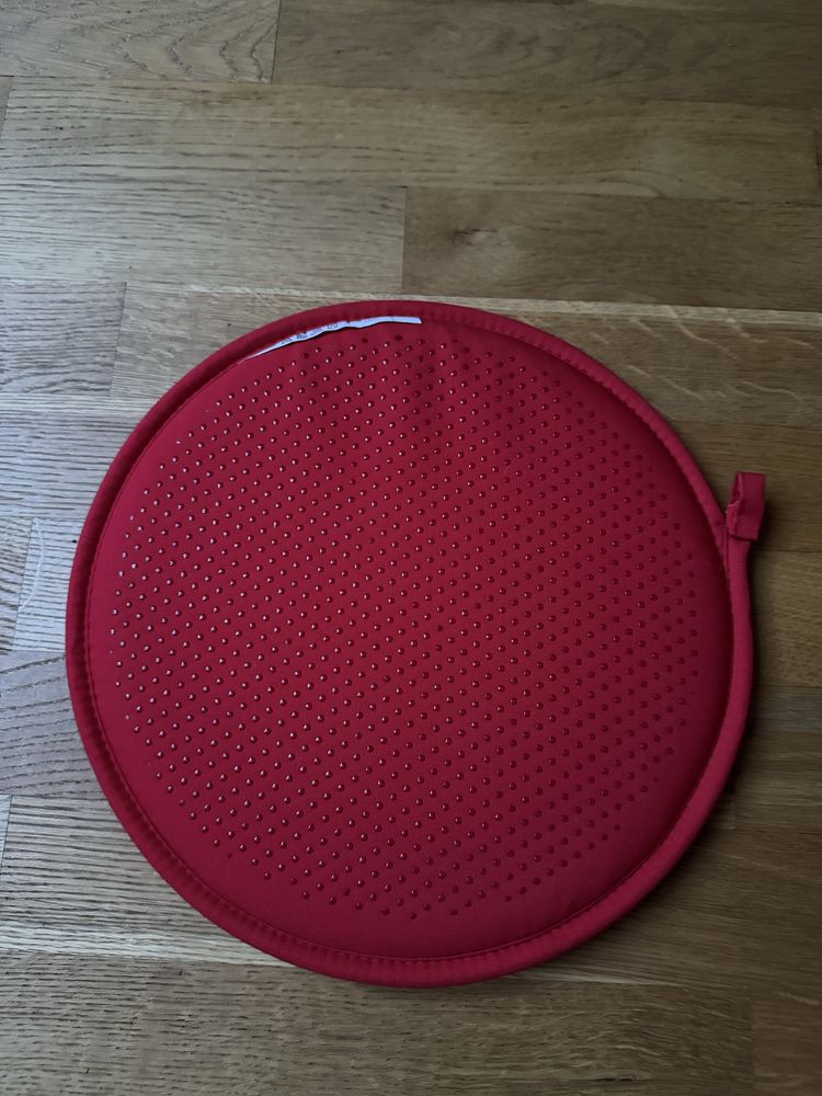Czerwony stołek / taboret kuchenny IKEA Marius + poduszka (4 szt)