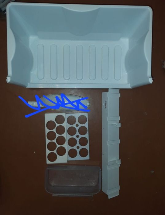 Ящик в морозилку холодильник Indesit полиця балкон