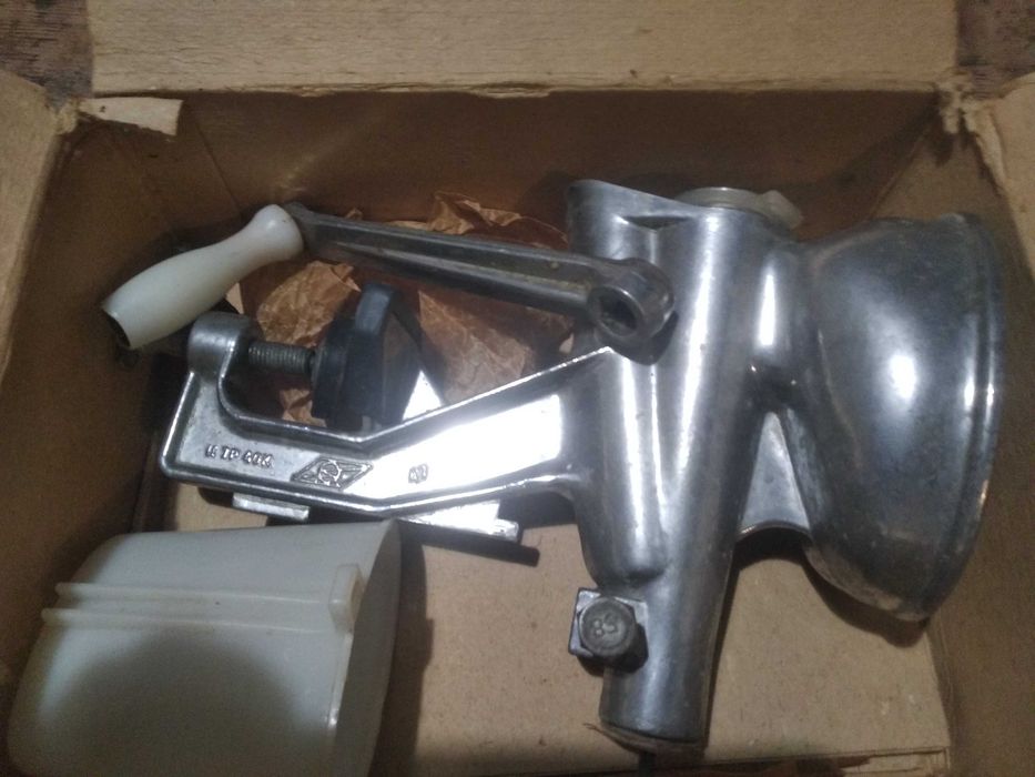 Соковижемалка Радянська нова в коробці