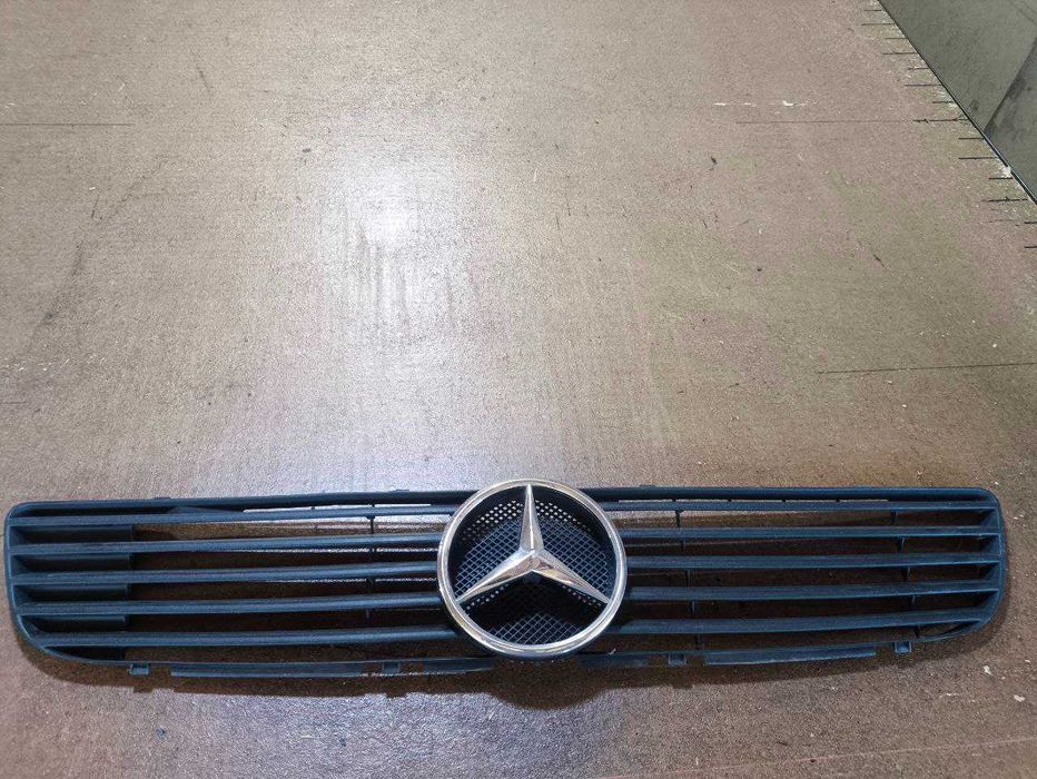 Решітка радіатора Mercedes Vito A6388880023