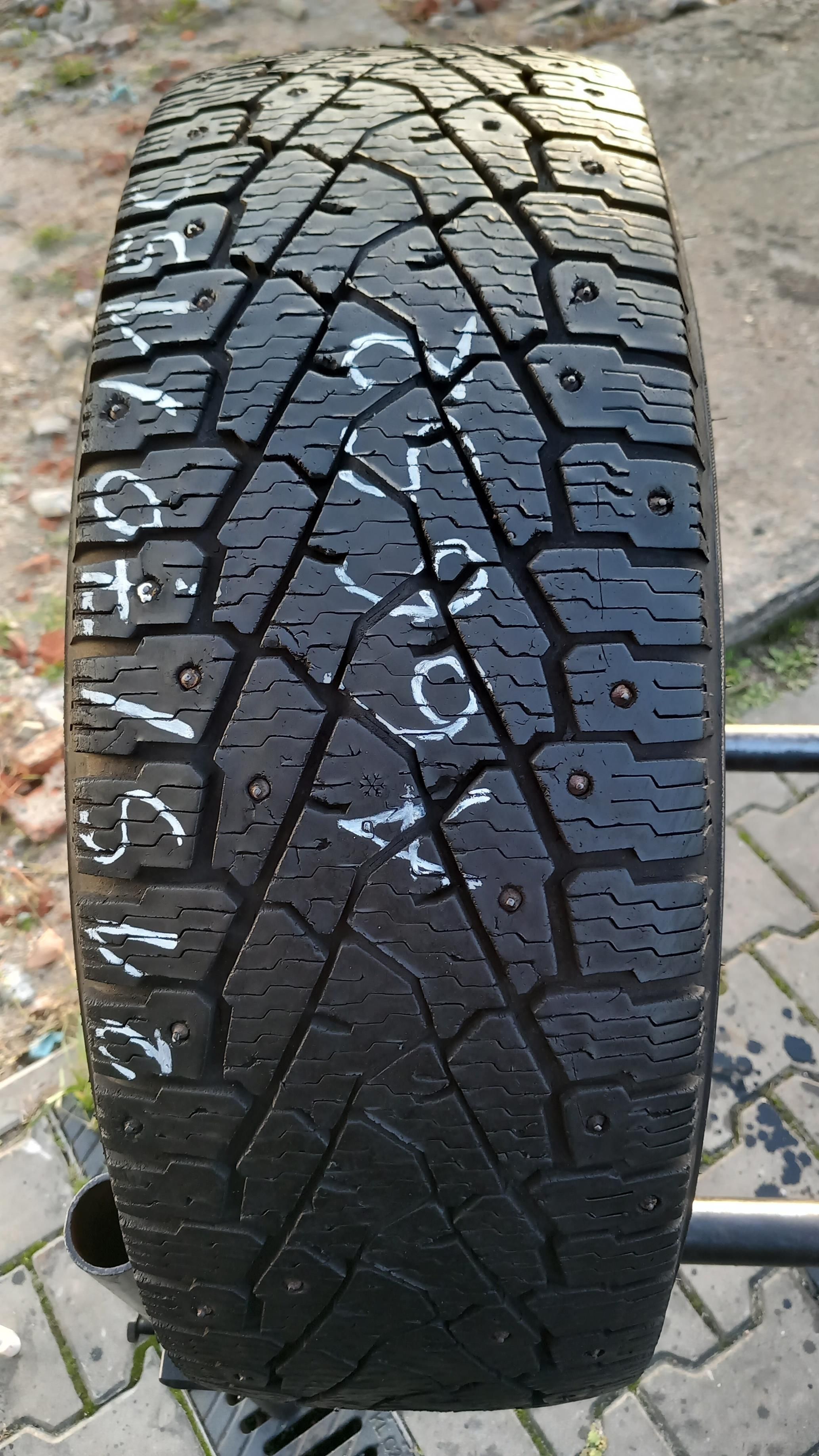 215/70/15C Nokian Hakkapeliitta C3 109/107R
