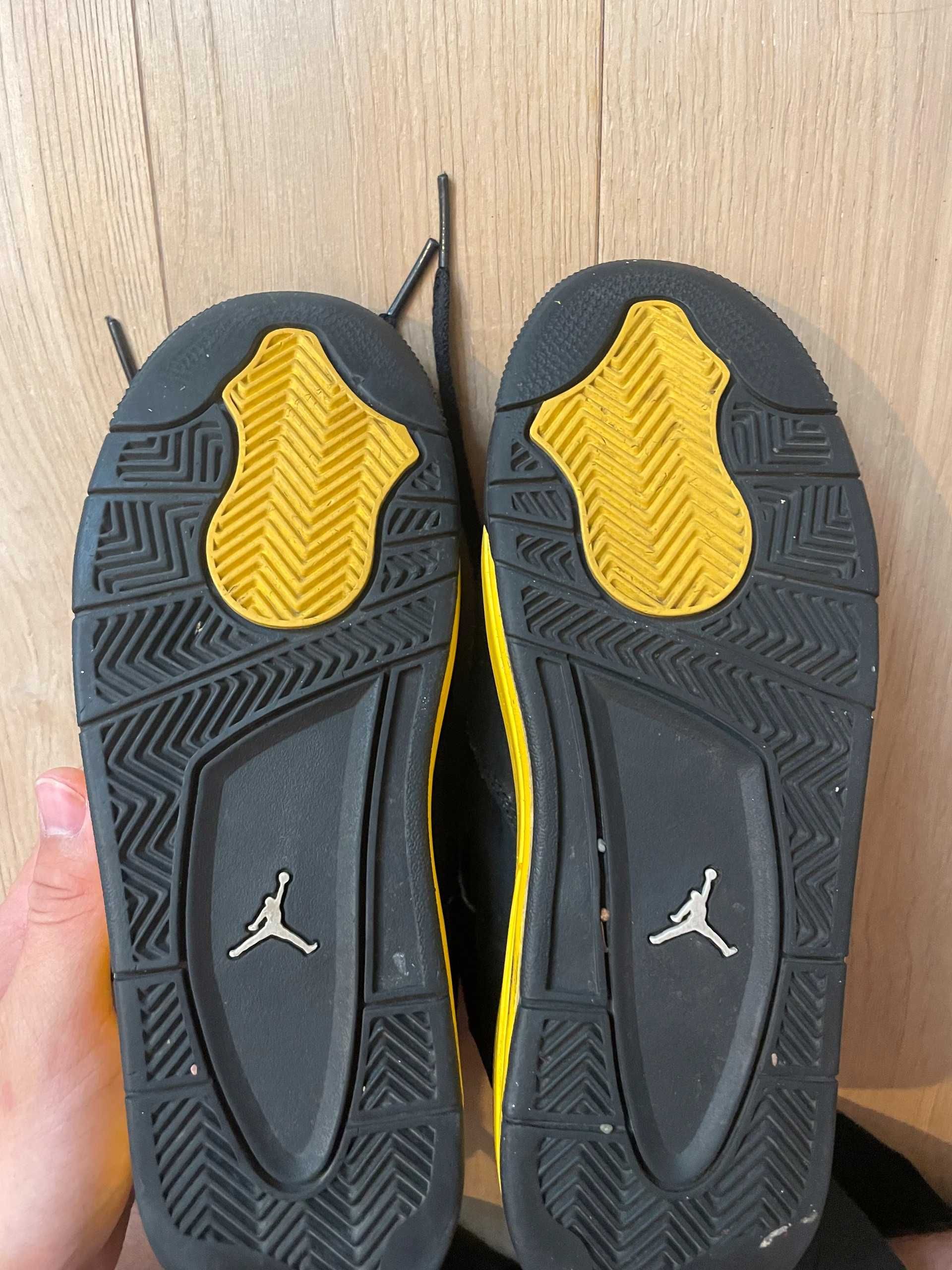 Jordan 4 Retro Thunder r.43