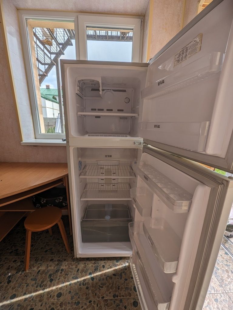 Холодильник Samsung SK170K-T1U